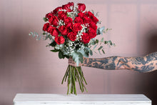 Load image into Gallery viewer, Ramo de 25 Rosas Rojas